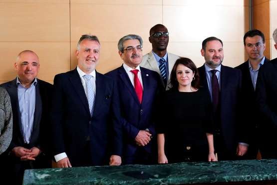 La firma del acuerdo entre NC y PSOE tuvo lugar este viernes en Madrid (Foto TA)